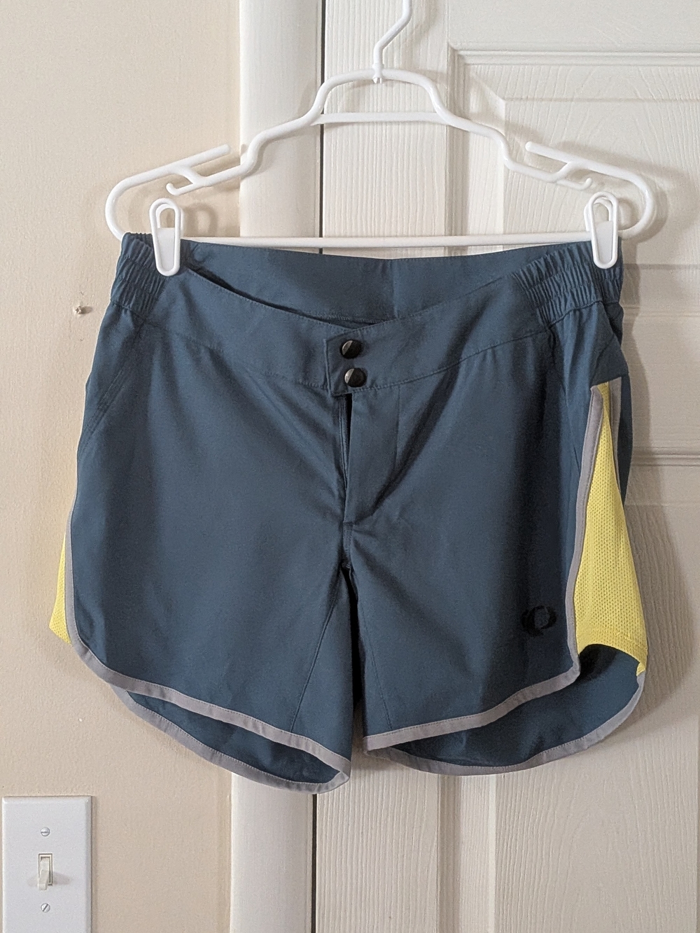 Pearl Izumi Women's Athletic Shorts - Teal with Yellow Accents M